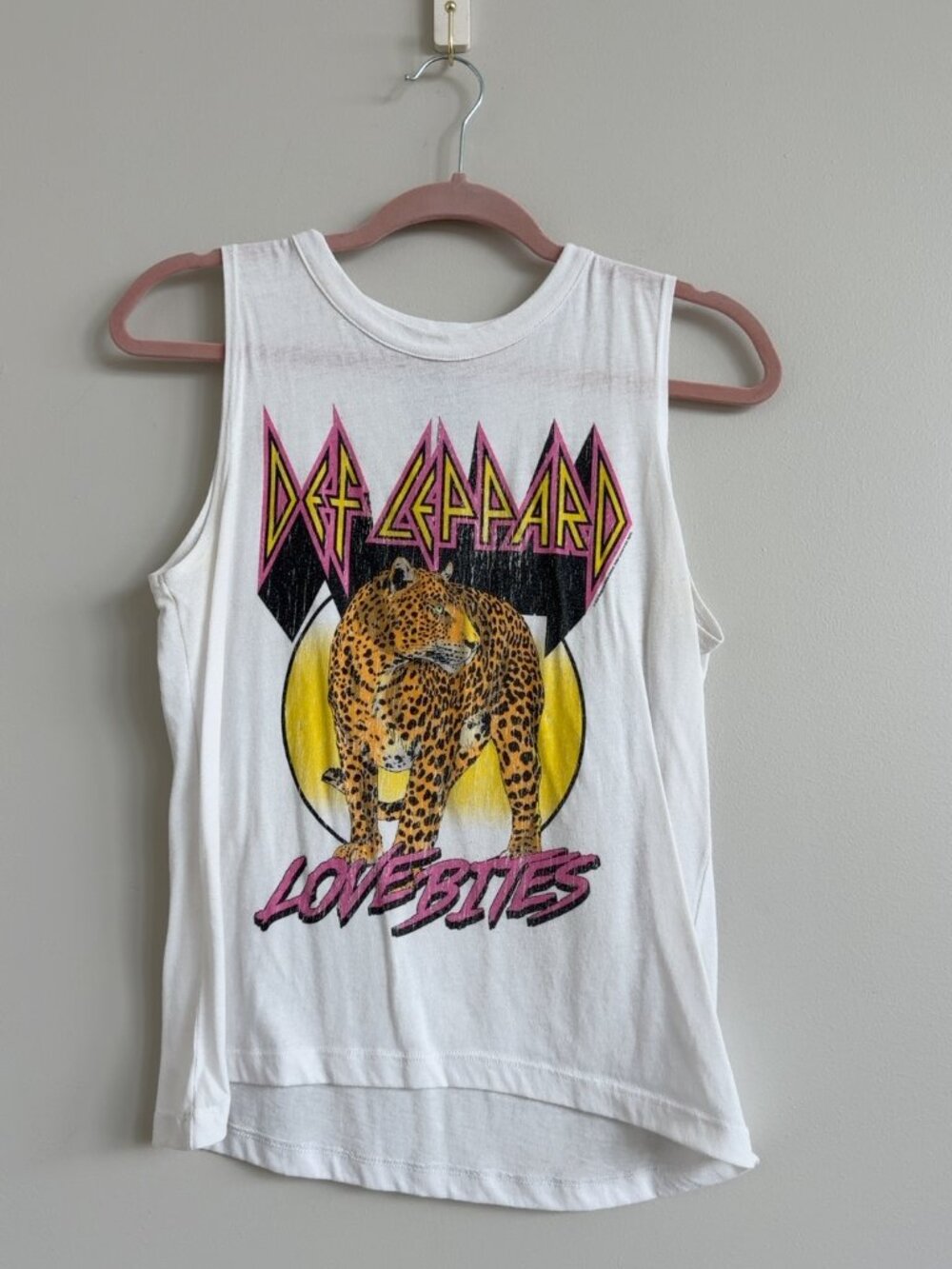 Chaser Def Leppard Love Bites Leopard Graphic Muscle Tank White M